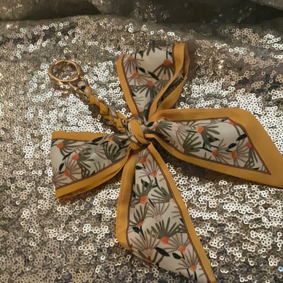 Twilly Charm - Picture 1 of 1